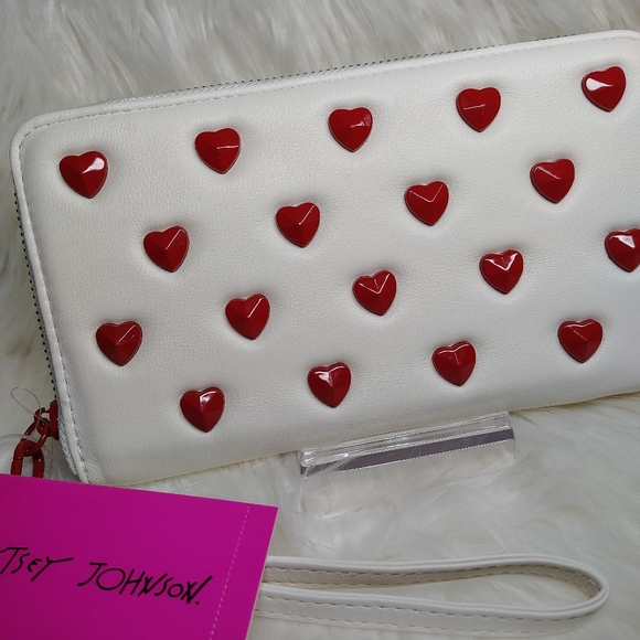 Betsey Johnson Heart Valentine Zip Around Wristlet Wallet - Picture 3 of 15